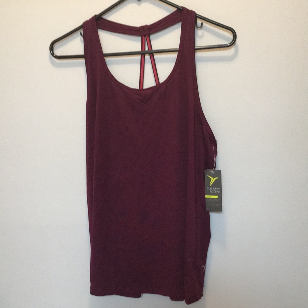 🆕 NWT Old Navy maroon medium strappy active top